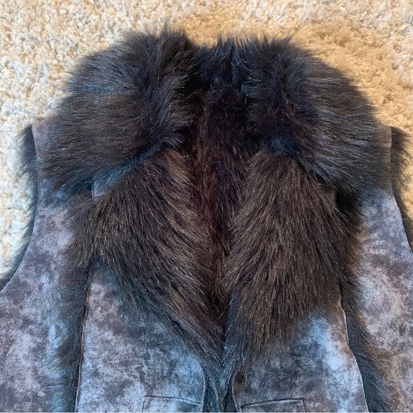 Black and Grey Faux Fur and Faux Suede Vest Women’s Size Small - Picture 4 of 14
